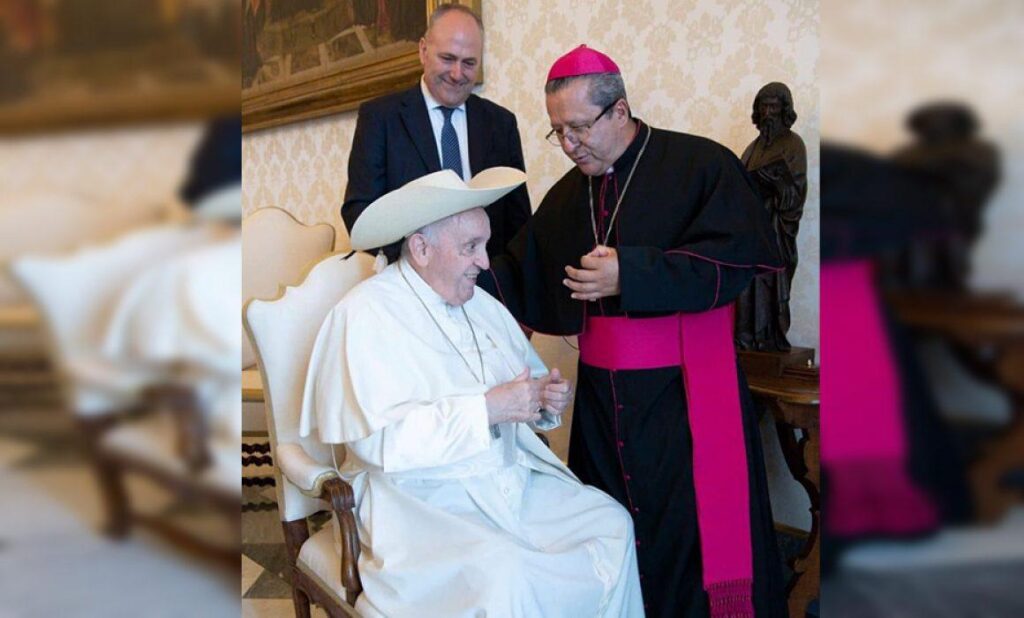 El sombrero calentano que conquisto al Papa
